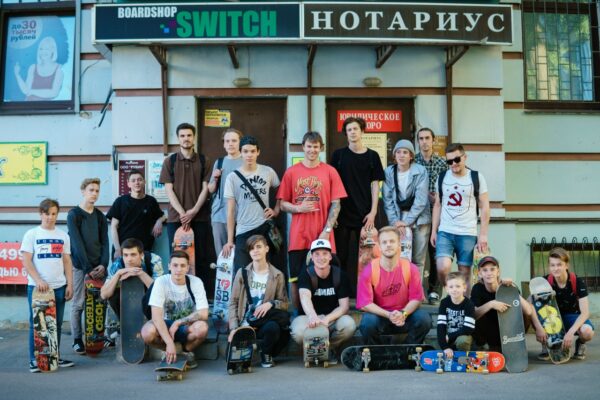 Участники GSD 2018 у скейтшопа SWITCH